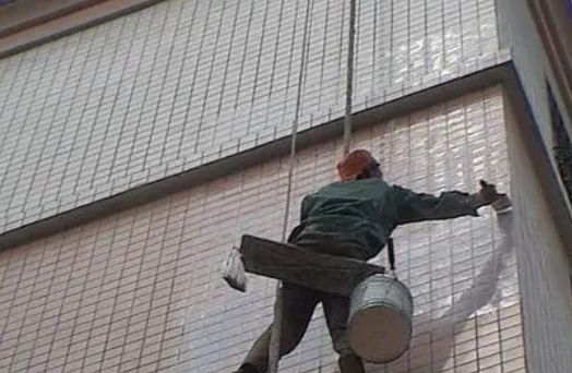 津市卫生间漏水维修公司分享下津市外墙防水的必要性。